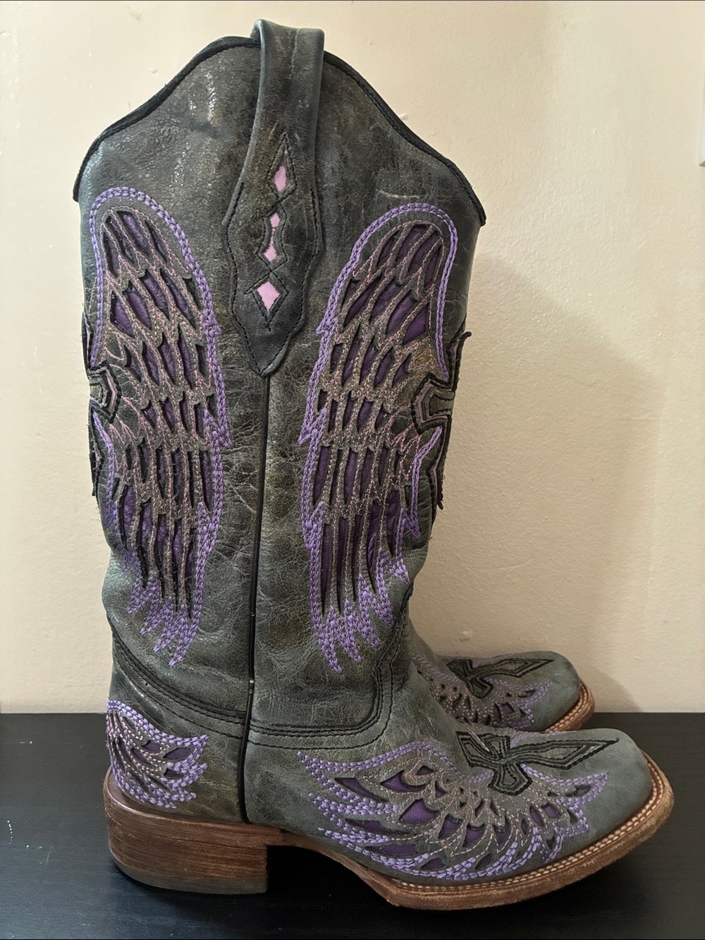 Corral boots heeled boots for women purple size 7M good condition no damage